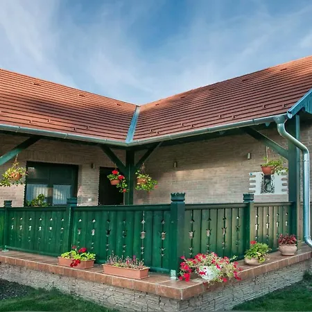Guest house Patakpart Vendeghaz *